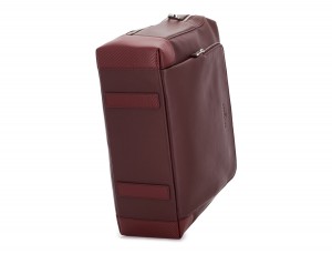 maletín de viaje de piel en color burdeos  base