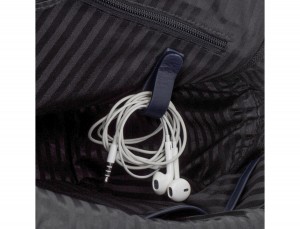 maletín grande de piel azul cables