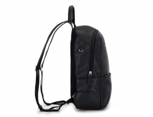 mochila pequeña de piel negra perfil