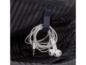 maletín de piel azul cables