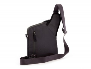 bolso bandolera de hombre gris detrás