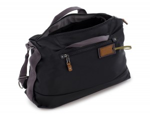 Messenger bag in black side