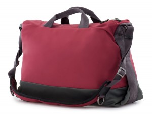 Bolso mensajero en rojo detrás