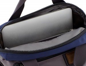 Bolso tote versátil convertible en mochila en gris ordenador