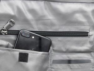 Bag convertible into backpack in black and gray pocket