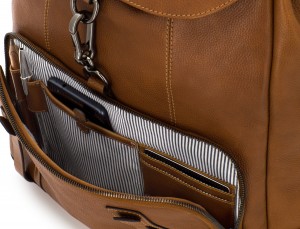 mochila de piel vintage marrón claro interior