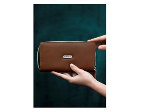 Leather women's wallet with coin pocket in camel lifestyle