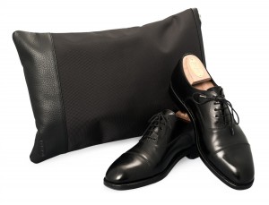 shoe pouch black lifestyle