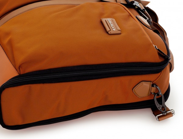 Travel suit bag in orange detail