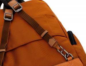 Bolso mochila de nylon en naranja detrás