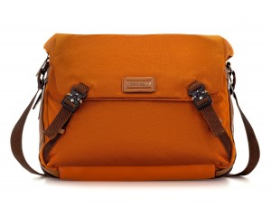 Bolso mensajero en color naranja frontal