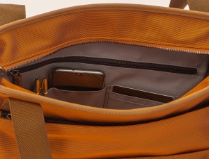 Bolso tote de mujer para ordenador portátil en color naranja detalle bolsillo