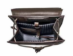 mochila marrón de mujer interior
