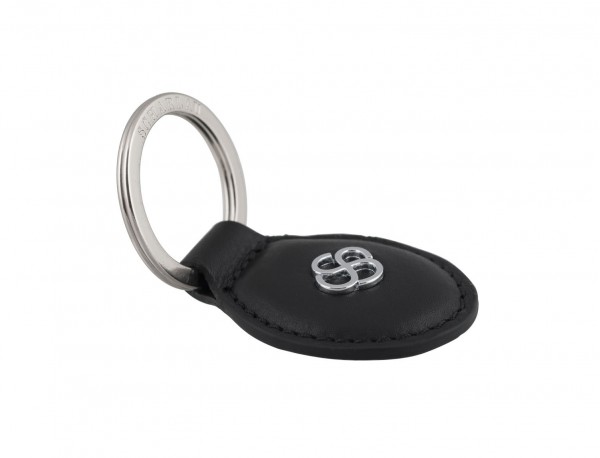 leather oval key ring in black detail